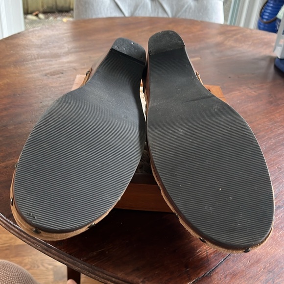 Gap never worn clogs - Picture 3 of 6
